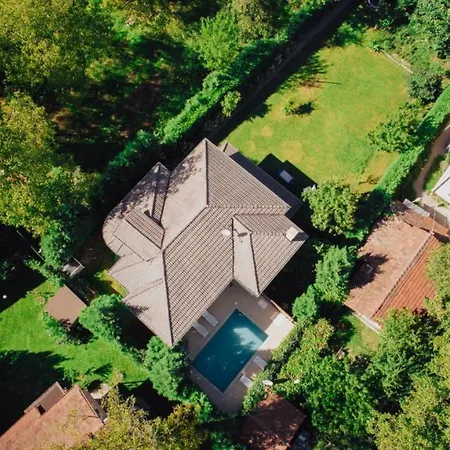House With Private Pool And Garden In Villa *